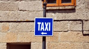 Lee más sobre el artículo El servicio de taxi con una web o cuenta en redes sociales propia